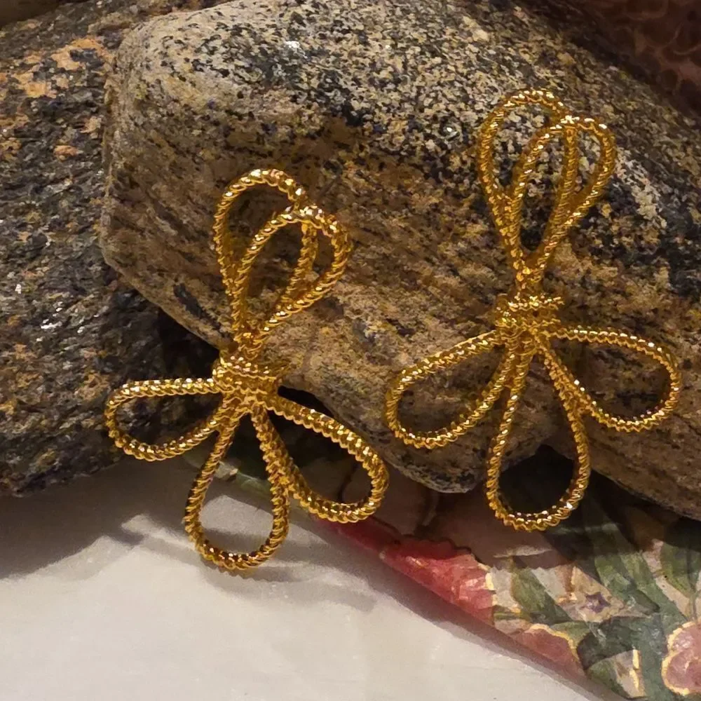 Gold Twisted Knot earrings | (A1) NWOT